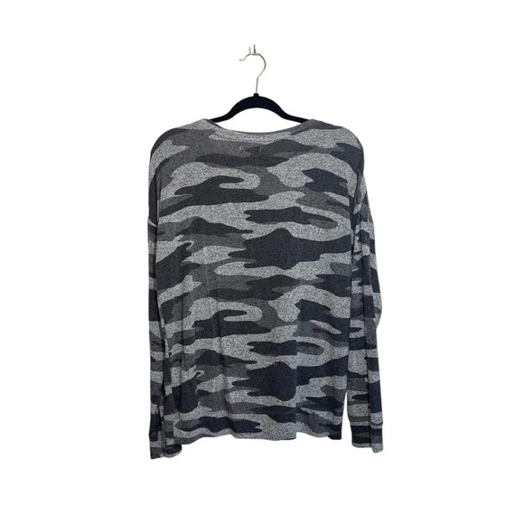 Maurices Gray Camo Brushed Straight Hem Pullover Plush Top Medium Women’s - Picture 6 of 11